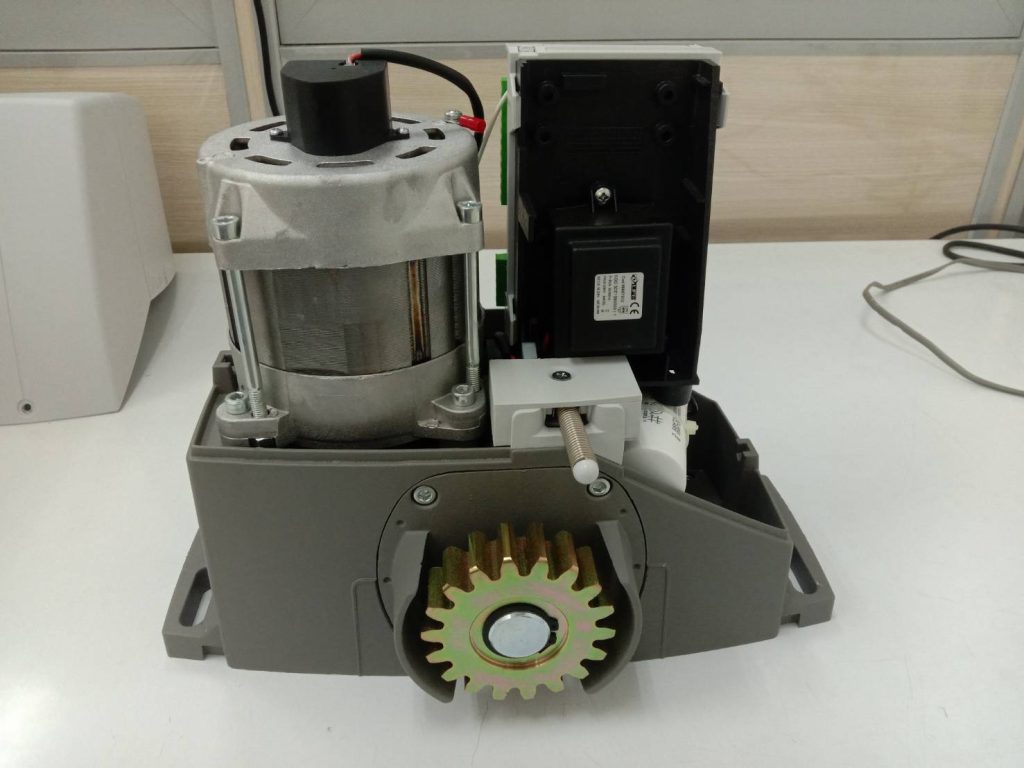 uncovering motor slidng gate
